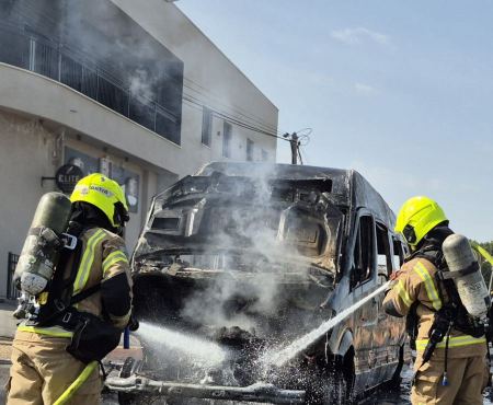 كفر قرع: حريق في حافلة تنقل اطفال